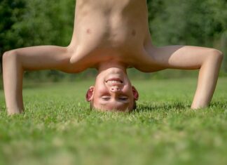 Czy stanie na głowie jest niebezpieczne?