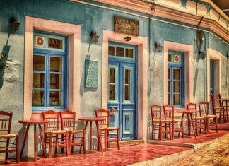 Jak ozdobić krzesła tiulem?