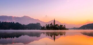 Jak para młoda wychodzi z kościoła?