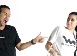 Jaki T-shirt pod koszulę?