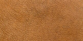 Jak nosić skórzany płaszcz?