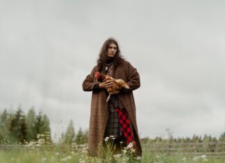 Co pasuje do płaszcza w kratę