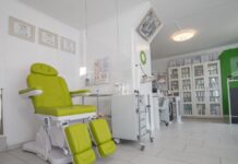 Wrastający paznokieć – domowa pierwsza pomoc i skuteczne leczenie. Jak raz na zawsze pozbyć się bólu? podolog